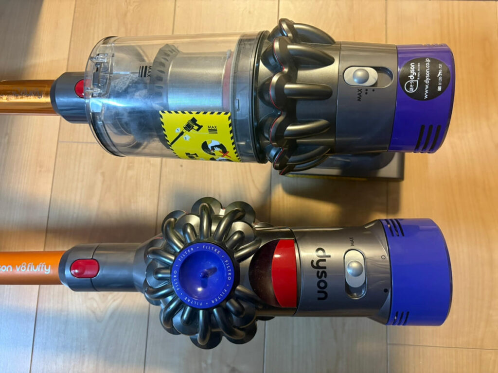 フィルターを外す前のダイソンV8とV10